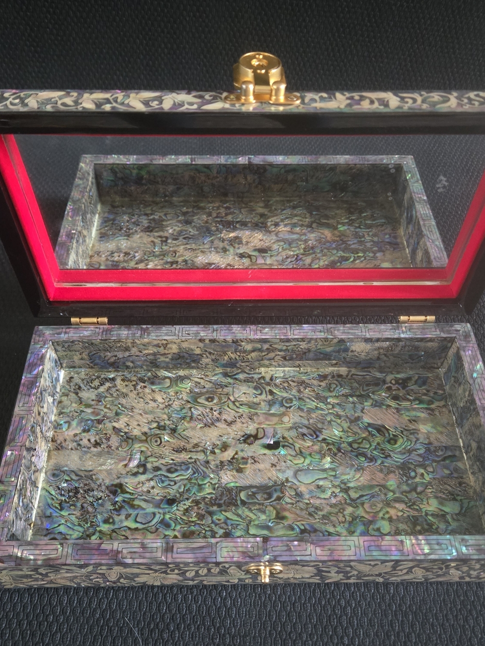 Mother of Pearl Floral Inlay Jewelry Box - Iridescent Purple Accents - Picture 2 of 12